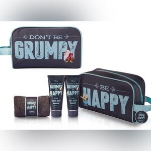 NWT Disney Snow Whites Grumpy and Happy wash bag set